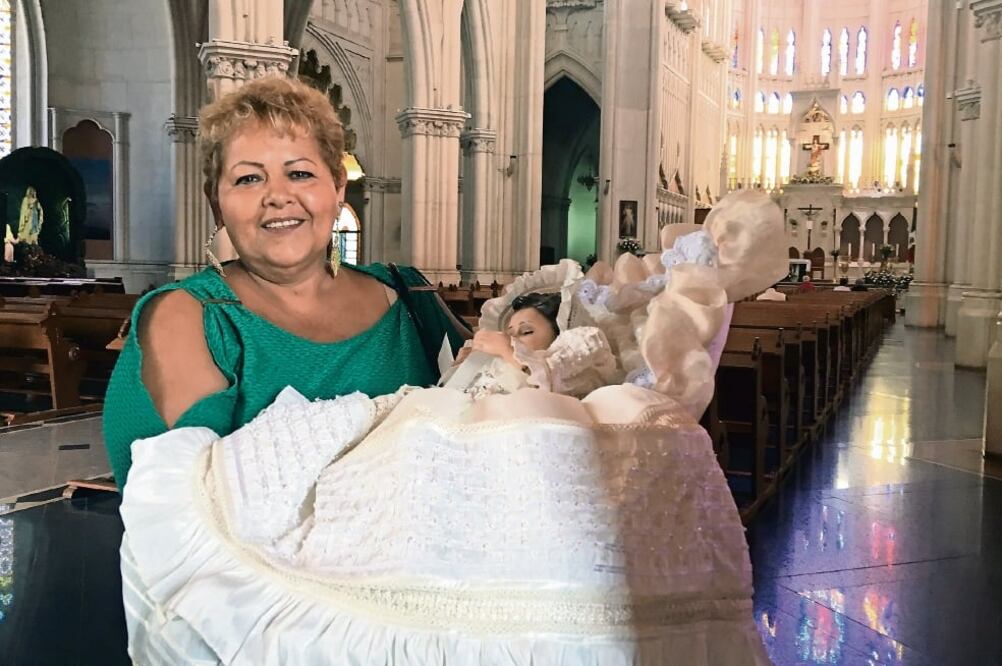 Mary Cruz Rodríguez dice estar comprometida con su fe, ser congruente con la doctrina y principios católicos, que deben hacerse valer ante las amenazas de un gobierno que busca imponer leyes contra los derechos de la familia (ESPECIAL)