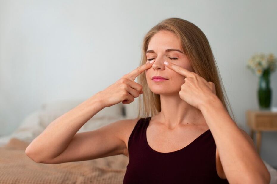 Yoga facial para un rostro firme y tonificado. Fuente: Freepik.