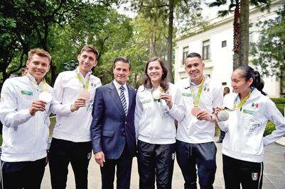 Defiende EPN el quehacer de Castillo