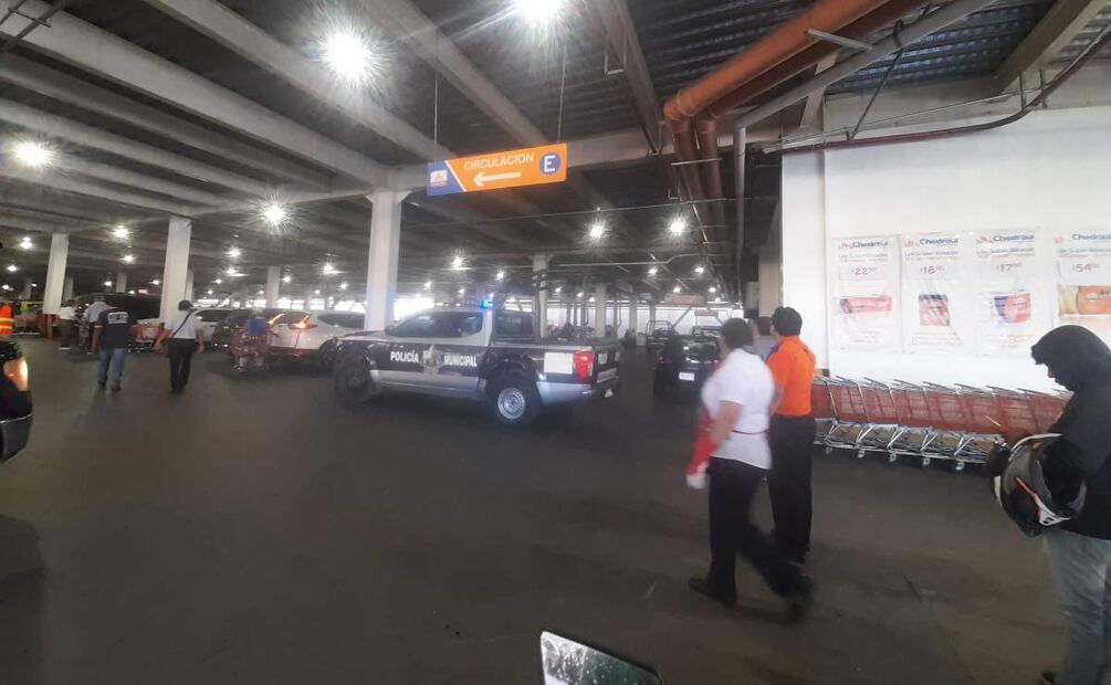 El hombre murió en el estacionamiento de un supermercado en pleno Centro Histórico de la capital de Oaxaca (31/01/2025). Foto: Especial