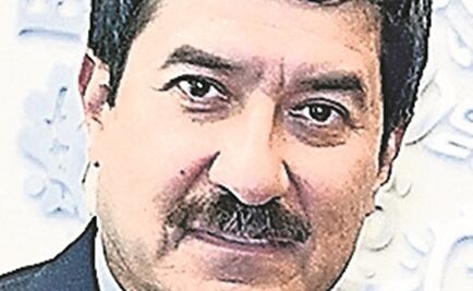 En medio de masacre, Corral presume a sus gatos