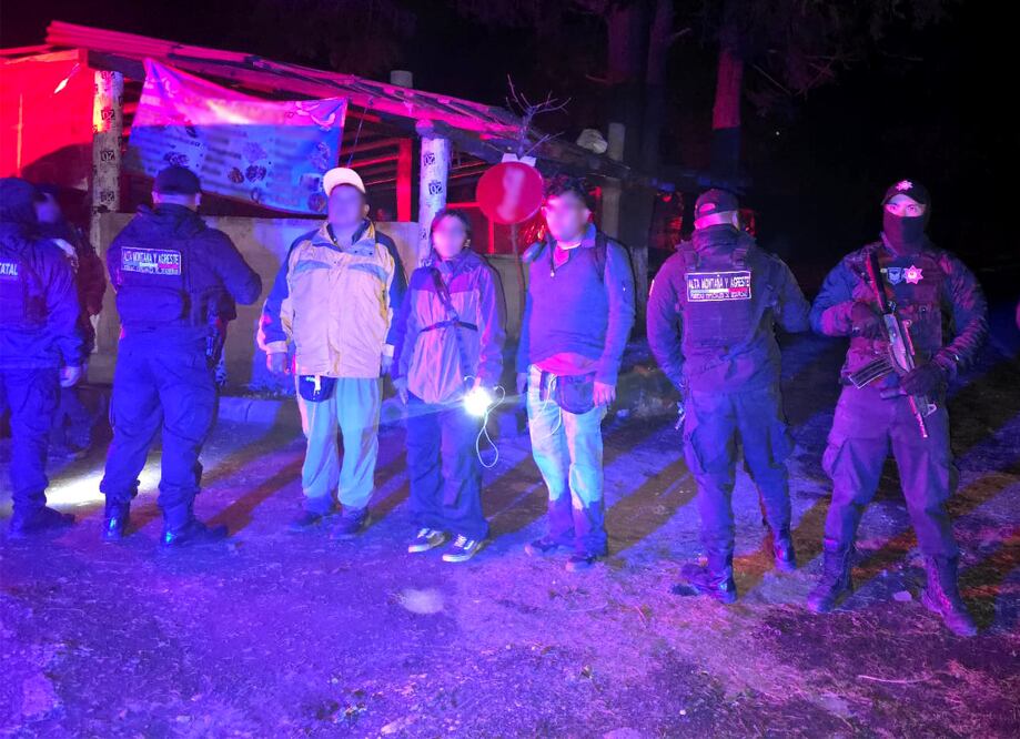 Dos hombres y una mujer fueron rescatados tras perderse en el volcán Iztaccíhuatl. (Foto: especial)