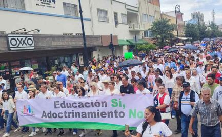 Padres de familia en Aguascalientes protestan por "contenido ideológico” de los libros de texto gratuitos de la SEP