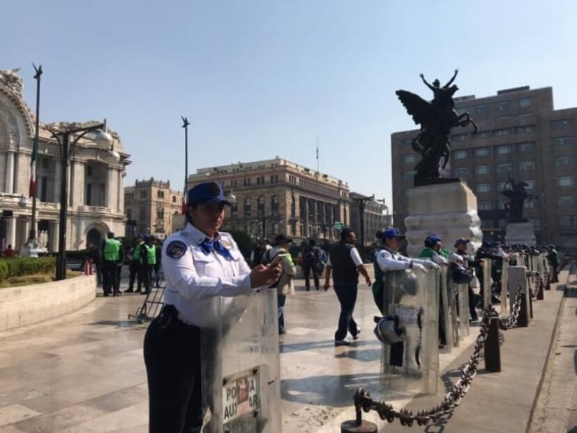 Colocan vallas metálicas en Hemiciclo a Juárez por marcha feminista