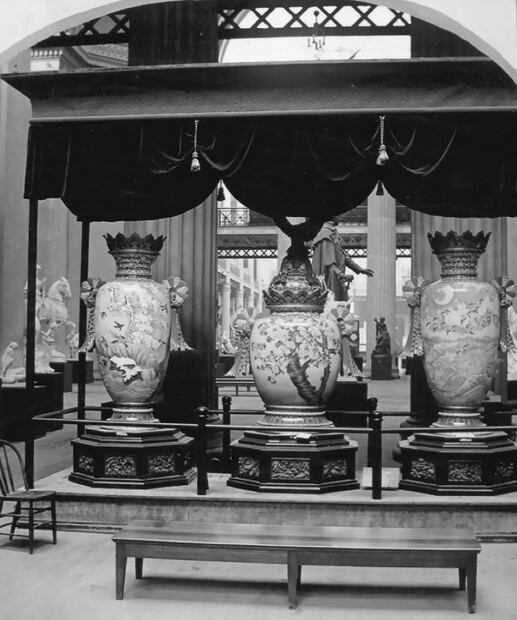 Descubrimiento de un jarrón de cloisonné del periodo Meiji
