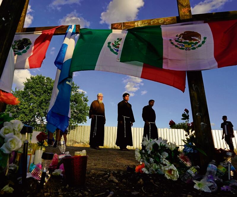 Hasta ahora, ni autoridades estatales ni federales han dado la fecha de repatriación de los cuerpos de las víctimas del tráiler en Texas. Foto: Archivo EL UNIVERSAL