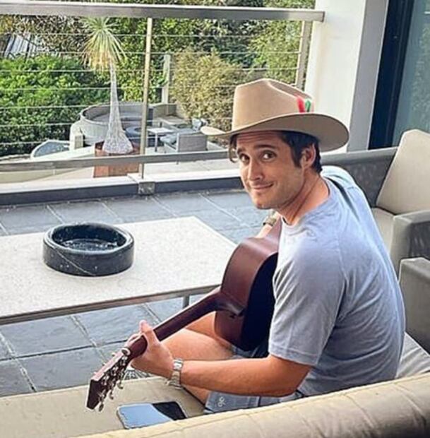 Diego Boneta revela el motivo por el que dejó la música: "Atravesaba una parte muy oscura"