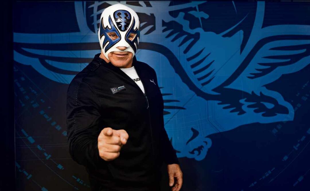 Satisfecho, dice que su hijo le hace caso arriba y abajo del ring. Foto Hugo Salvador  / EL UNIVERSAL