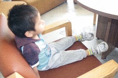 "Me cortaba con un cúter porque me portaba mal"