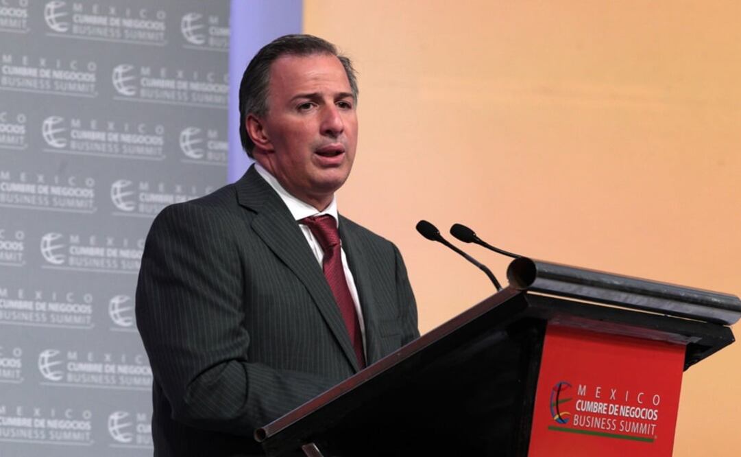 Rechaza Meade hablar de la sucesión de Carstens