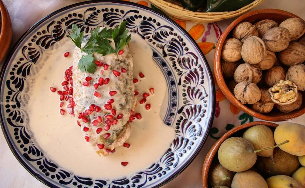 Los chiles en nogada son todo un emblema de las fiestas patrias. Foto: Pexels.