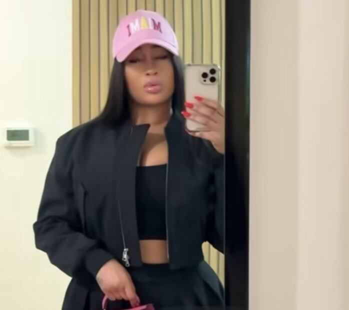 La joven vivía en Francia y viajó a Turquía para someterse nuevamente al quirófano. Foto: redes Sociales