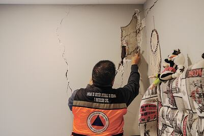 Buscan con INVI apoyar a familias afectadas por microsismos en Álvaro Obregón 