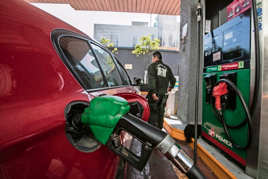 México vende la segunda gasolina más cara en AL