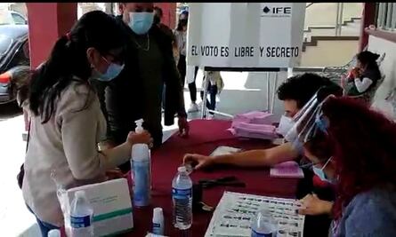 En San Salvador Atenco votan por el "sí" para enjuiciar a Fox y a Peña Nieto