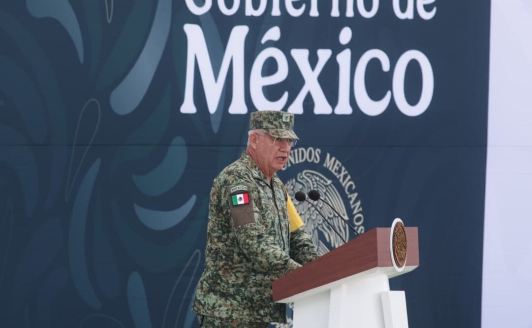 Ceremonia de reconocimiento al personal que participó en la aplicación del Plan DN-III-E y Plan Marina, derivado de las lluvias intensas y diversas afectaciones registradas en los estados de Hidalgo, Puebla, Querétaro, San Luis Potosí y Veracruz, en la Plataforma del Centro Estratégico Militar de Acopio, Base Aérea Militar No. 1, ubicada en Santa Lucia, Zumpango de Ocampo (27/11/25). Foto: Carlos Mejía/ EL UNIVERSAL