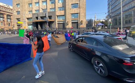 Comerciantes liberan Eje Central tras enfrentarse con policías de la CDMX; riña dejó 6 lesionados y 3 detenidos