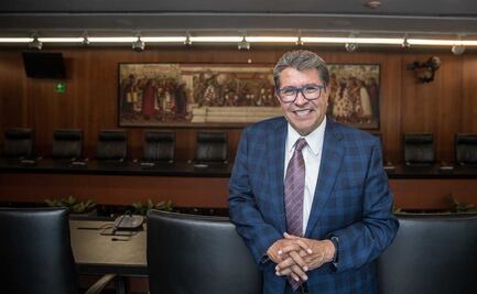 "Poco a poco me voy acercando a ti", Monreal celebra cantando su inclusión como "corcholata"