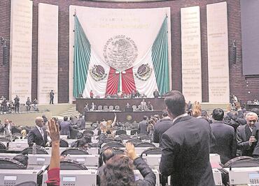 Desvelados y a gritos, diputados envían al Senado las leyes educativas