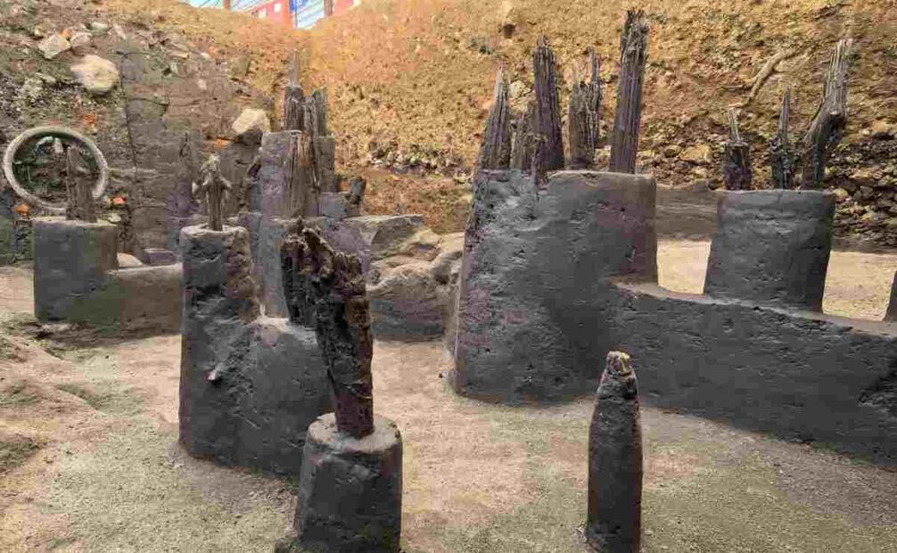 Un equipo de arqueólogos encabezados por la investigadora María de Lourdes López Camacho encontró los vestigios de un muelle y parte de una playa ubicado al lado del Metro Chapultepec, debajo de la calle Lieja, y a un costado del edificio que por varios años albergó a la Secretaría de Salud. Foto: INAH