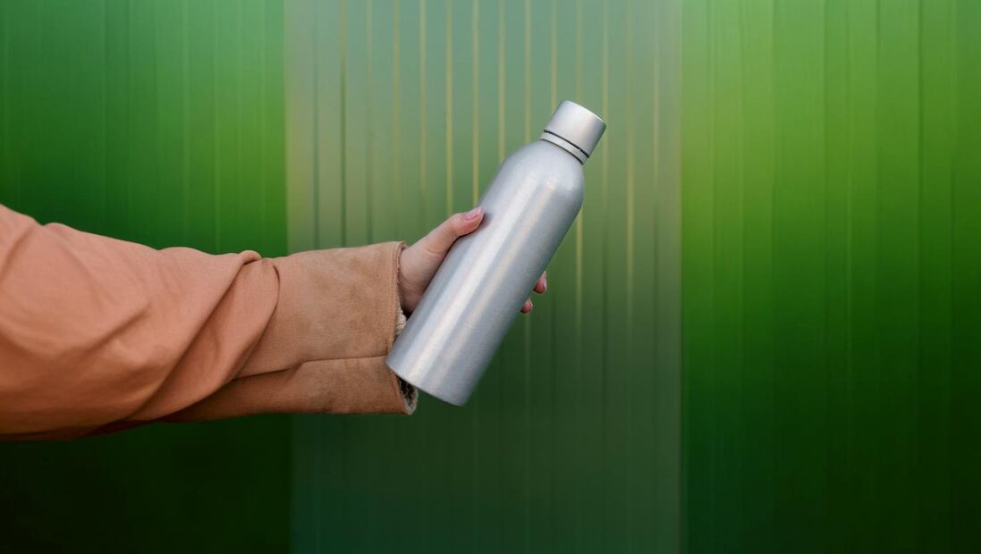 Botellas de aluminio. Foto: Freepik