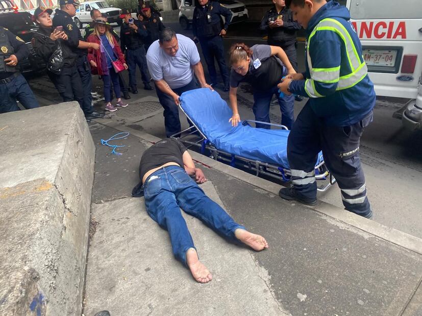 Un hombre se arrojó de un puente vehicular en la alcaldía Iztapalapa y sobrevive. (Foto: especial)