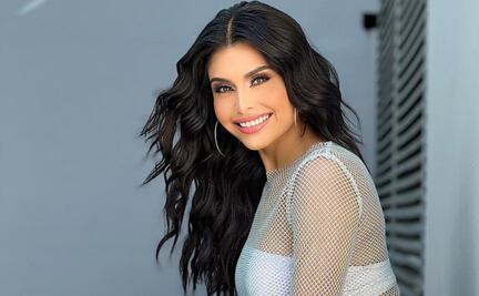 Kristal Silva sorprende con microfalda y maxibotas en tendencia