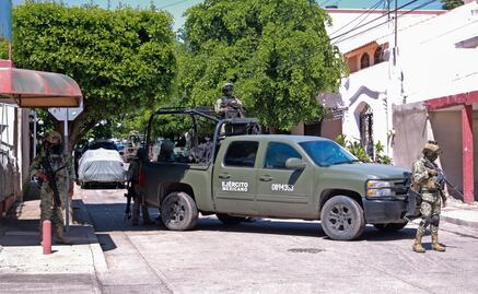 Continúa violencia en Sinaloa: atacan e incendian residencia; reportan enfrentamiento cerca de Fiscalía