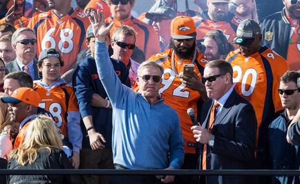 Los aficionados celebran con los Broncos en Denver