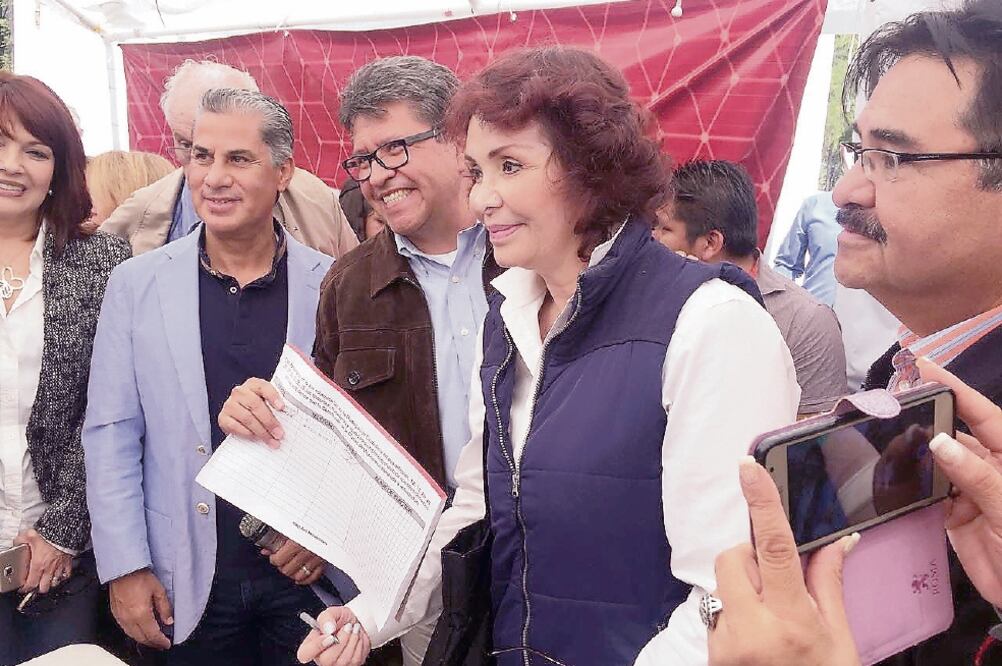 En marzo la Red Metropolitana, liderada por José Agustín Ortiz Pinchetti y Alejandro Rojas, entregará las firmas recabadas al Instituto Electoral local (DIANA VILLAVICENCIO. EL UNIVERSAL)