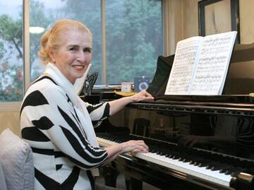 Pianist is awarded Mexico's Fine Arts Medal