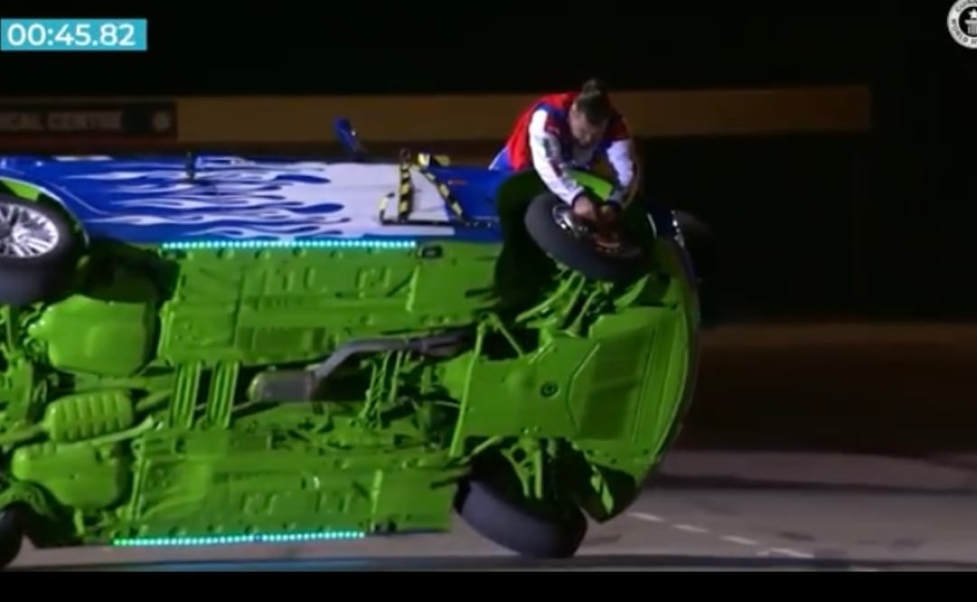Manuel Zoldan y Gianluca Folco logran sin errores establecer un nuevo récord en el automovilismo. Foto: Youtube (Guinness World Records)