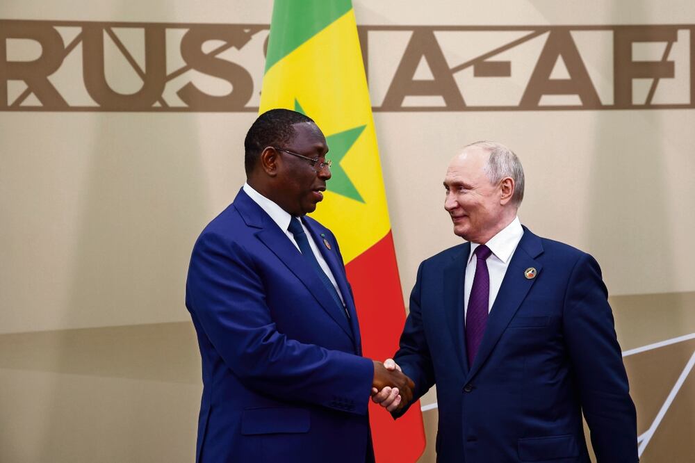 El presidente de Senegal, Macky Sall, con el mandatario ruso, Vladimir Putin, en San Petersburgo. Foto: EFE