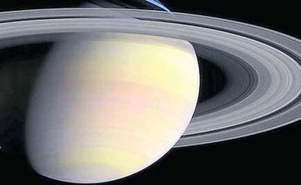 Saturno, el primer planeta con...¿más de cien lunas?