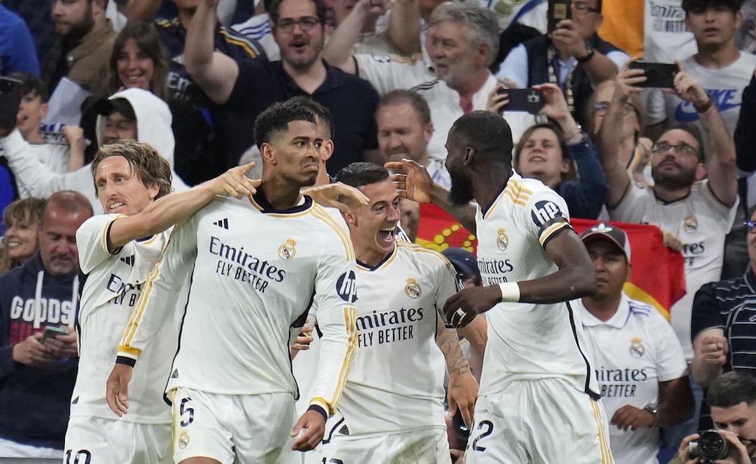 Jude Bellingham, Luka Modric, Lucas Vázquez y Antonio Rudiger celebrando ante Barcelona / FOTO: EFE