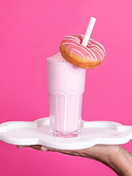 La "Barbie Shake" se incluye en el combo. Foto: Burger King Brasil