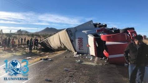 Denuncian rapiña en volcadura de tráiler cargado de cerveza en Zacatecas