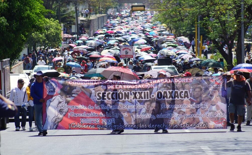 Para labores y marcha Sección 22 en Oaxaca para exigir mejoras laborales a AMLO (15/04/2025). Foto: Edwin Hernández / EL UNIVERSAL