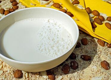 ¿Cómo se hace la leche de almendras?