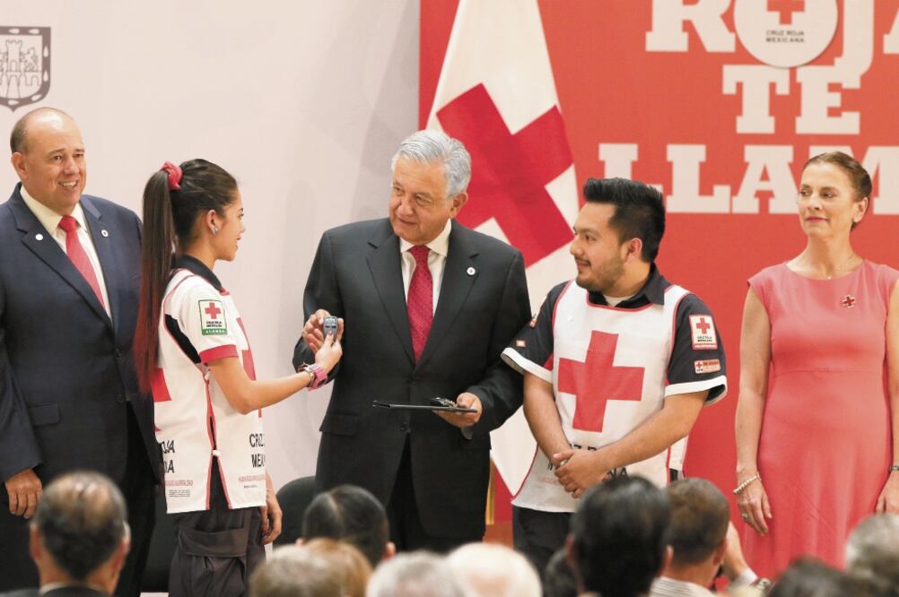 El presidente Andrés Manuel López Obrador arrancó la Colecta Nacional 2019 de la Cruz Roja Mexicana. Foto: CARLOS MEJÍA. EL UNIVERSAL