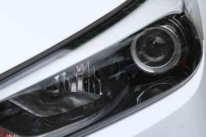 Tipos de iluminación en los faros de tu auto