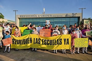 Piden reubicar escuelas y plan de evacuación en Dos Bocas 