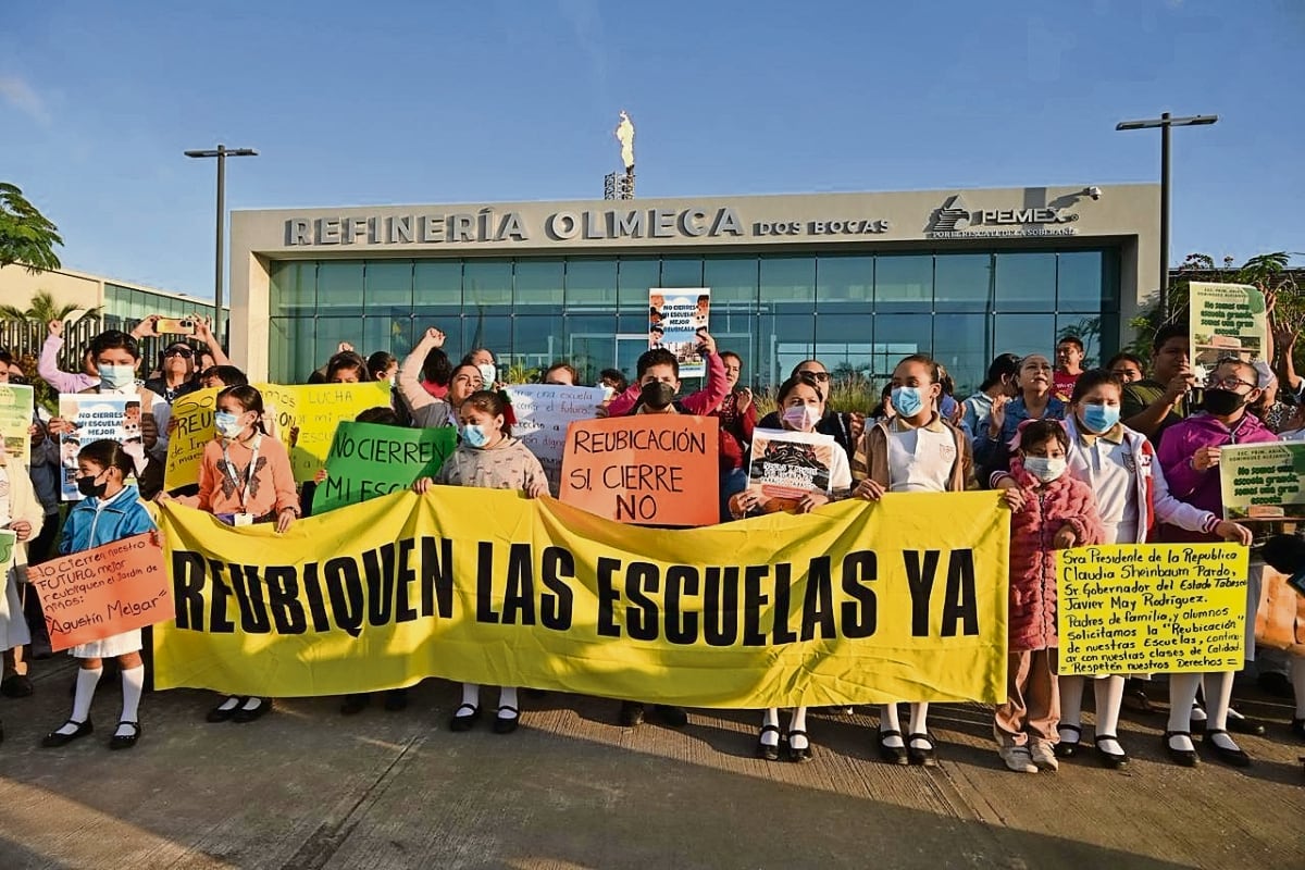 Padres de alumnos de escuelas ubicadas en los alrededores de la refinería demandan la reubicación de los planteles ante el riesgo que existe. Foto: Archivo EL UNIVERSAL