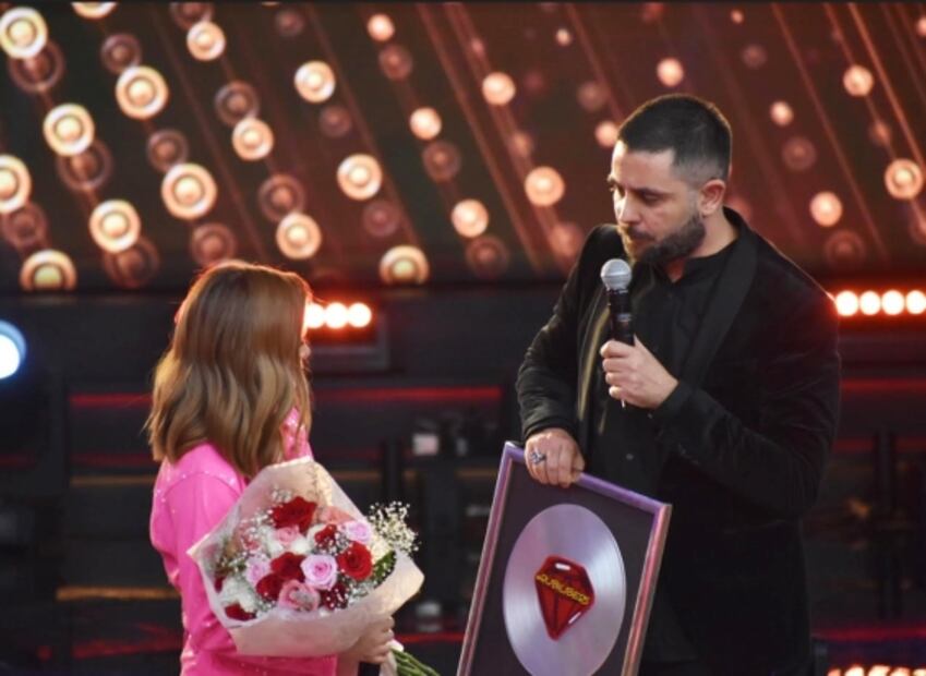 Entrega de Disco de Platino a Rubí y otros de sus momentos icónicos en “La Academia”