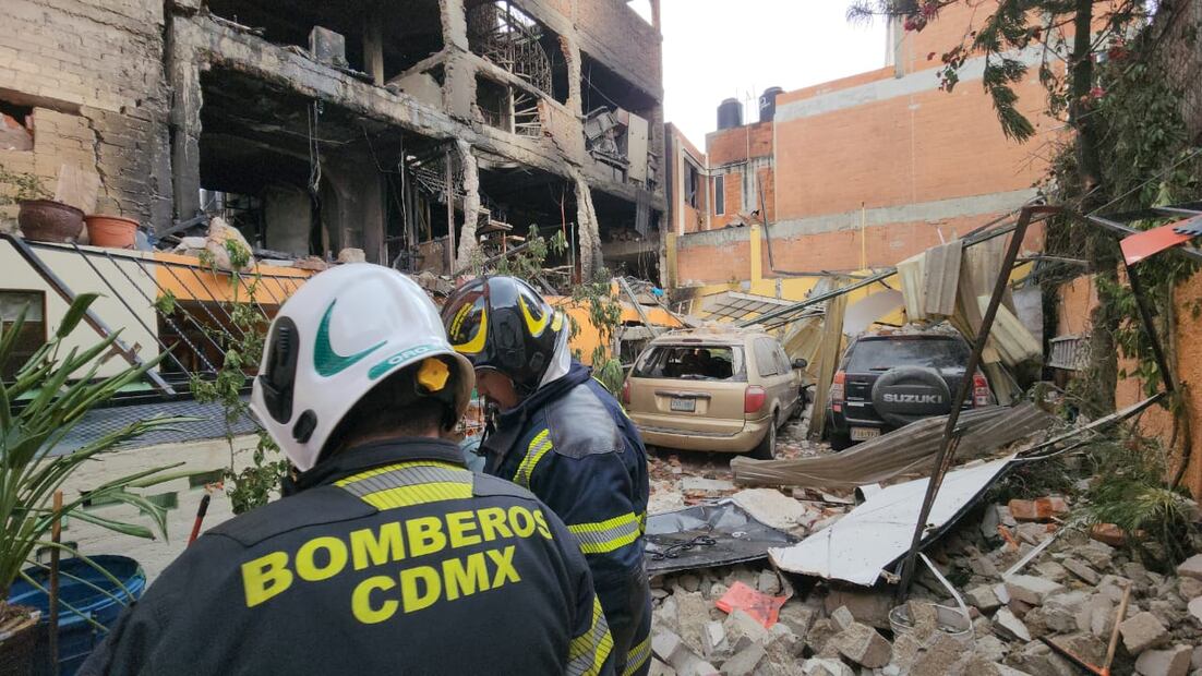 Tras la explosión, elementos del Heroico Cuerpo de Bomberos y de Protección Civil arribaron al lugar. (Foto: especial)