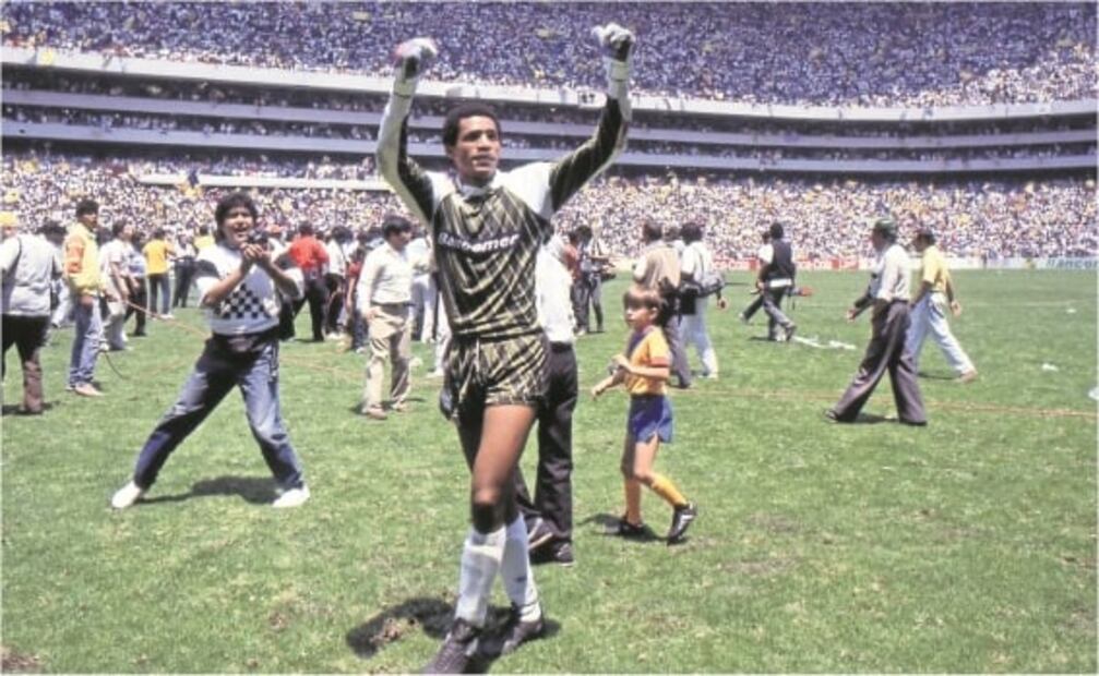 Exporteros del América piden respaldo para Oscar Jiménez; aseguran que se vive máxima presión