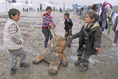 Refugiados en Grecia, atrapados y desesperados