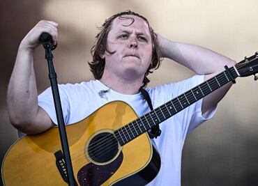 Lewis Capaldi suspende 26 conciertos por sus problemas con el síndrome de Tourette