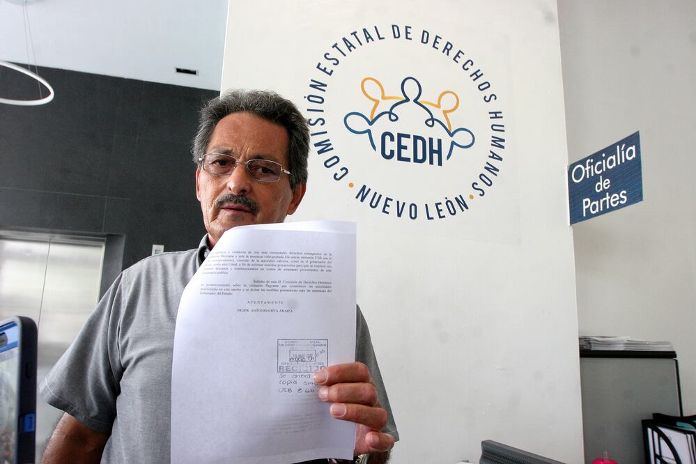Antonio Cota Araiza, dirigente de la CNTE Clasista, acudió a presentar una queja ante la Comisión Estatal de Derechos Humanos (Foto: Emilio Vásquez / EL UNIVERSAL)