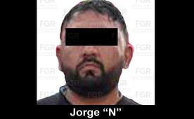 Dan 8 años de prisión a un hombre por transportar 105 kilos de cocaína en un tractocamión; ocultaba la droga en 100 paquetes